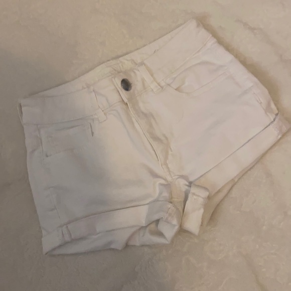 American Eagle Outfitters Pants - American Eagle white hi-rise shortie